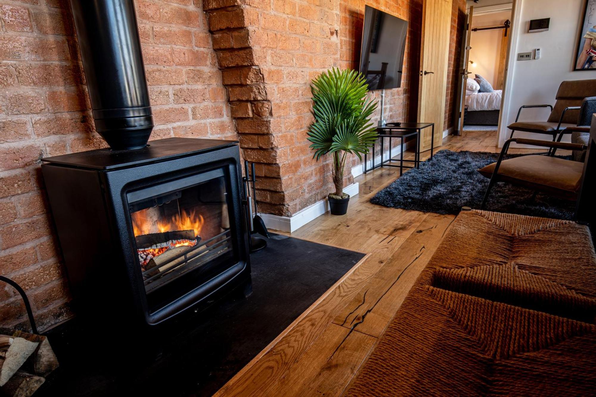 Vip 3Br Grade2 Luxurious Industrial House With Wood Fire, Electric Blinds And Big Cast Iron Windows In The Heart Of The Jq Villa Birmingham Exterior photo